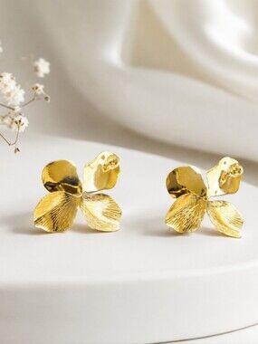 Shashi Hyacinthe Flower Earring